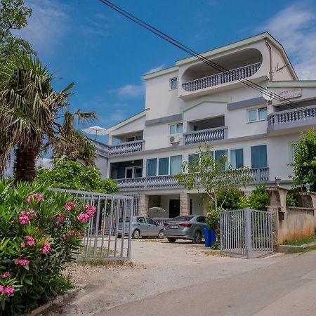 Apartment Busljeta Starigrad Paklenica Ngoại thất bức ảnh